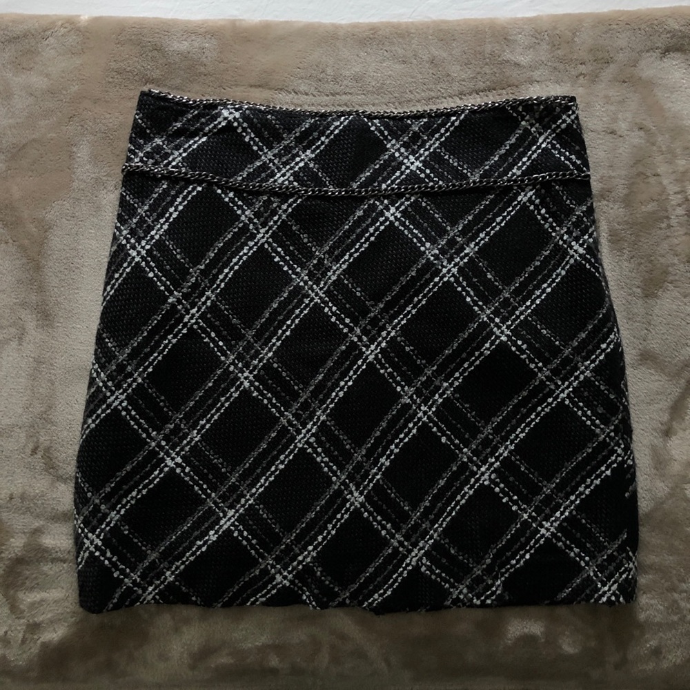 Limited chain skirt